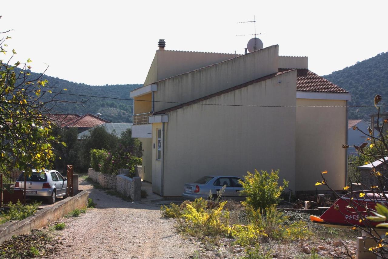 Apartments By The Sea Vinisce, Trogir - 5229 Eksteriør billede