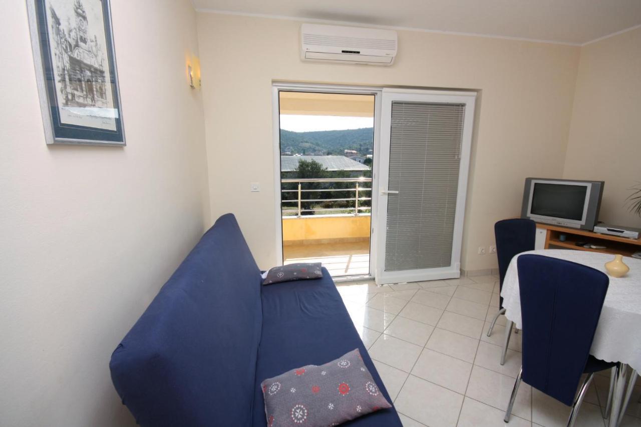 Apartments By The Sea Vinisce, Trogir - 5229 Eksteriør billede