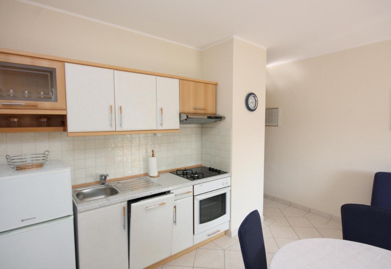 Apartments By The Sea Vinisce, Trogir - 5229 Eksteriør billede