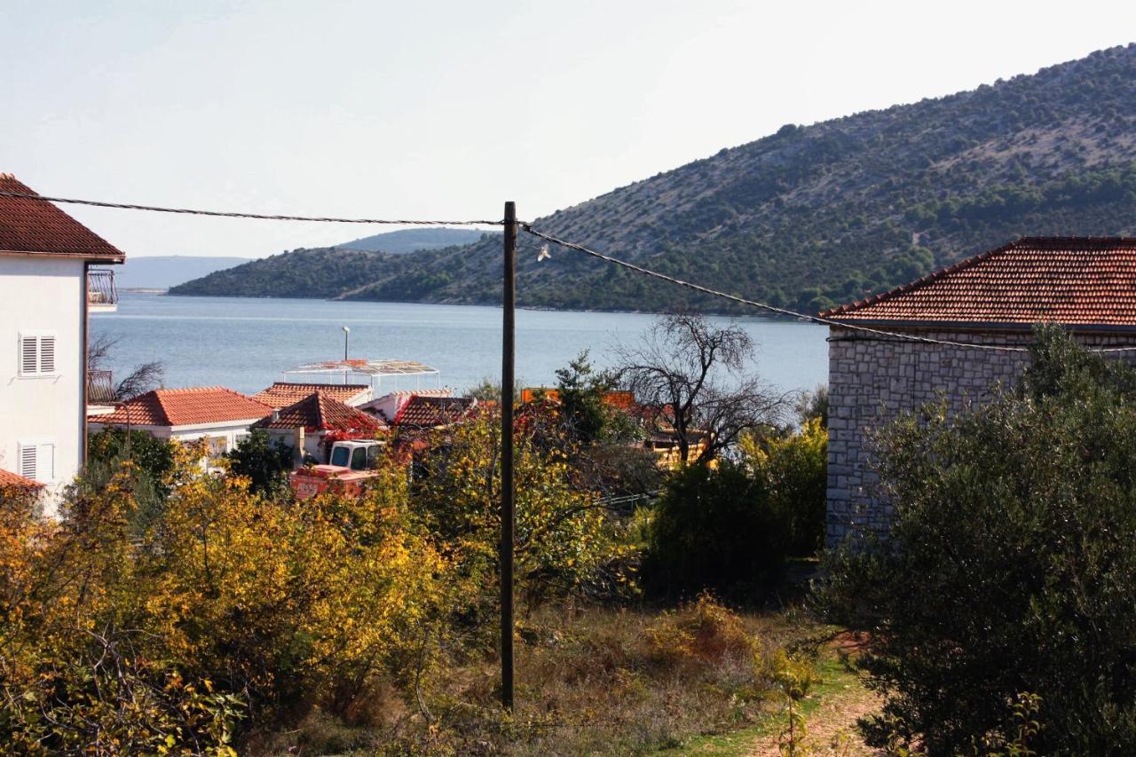 Apartments By The Sea Vinisce, Trogir - 5229 Eksteriør billede