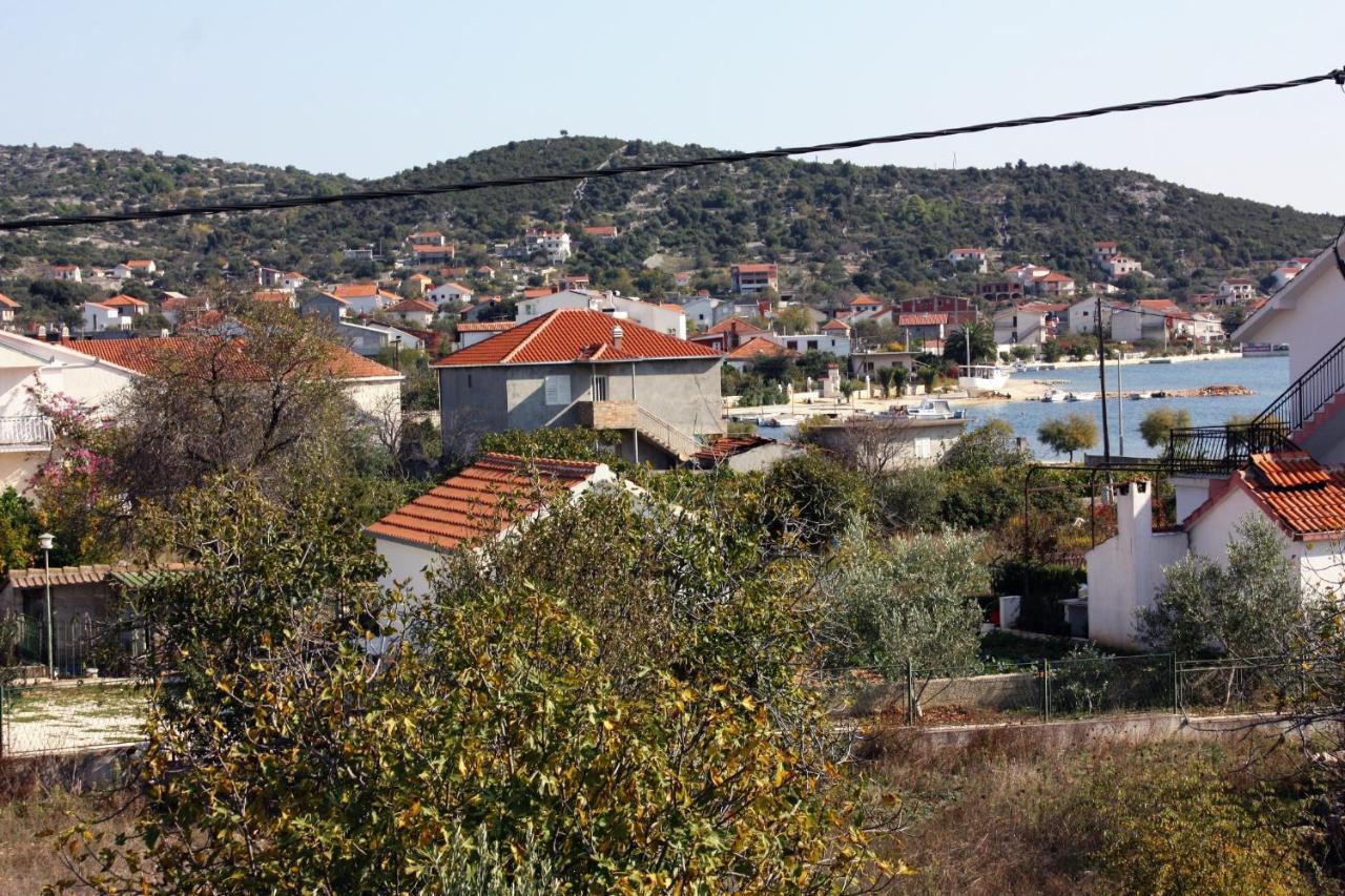 Apartments By The Sea Vinisce, Trogir - 5229 Eksteriør billede