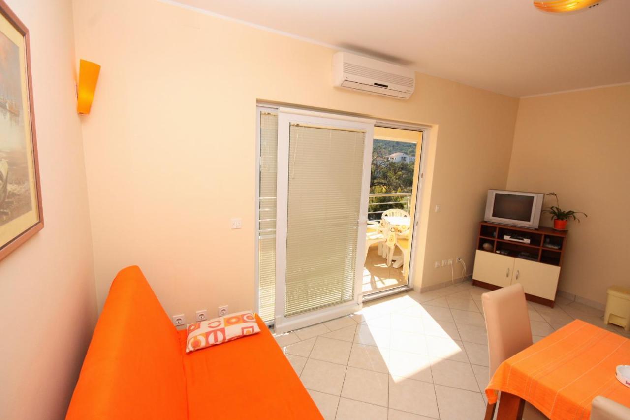 Apartments By The Sea Vinisce, Trogir - 5229 Eksteriør billede